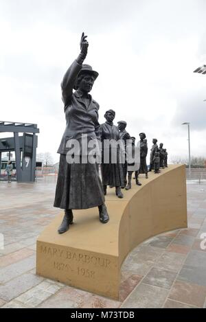 8. März 2018, Govan, Glasgow, Schottland, Großbritannien. Eine Statue von politischen Aktivisten Mary Barbour in Govan vorgestellt wurde. Das Mary Barbour Association angehoben über £ 100.000 für ein dauerhaftes Denkmal geschaffen werden. Stockfoto