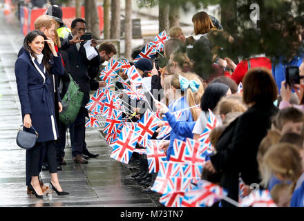 Birmingham, Großbritannien. 08 Mär, 2018. Prinz Harry und Frau Meghan Markle kommen am Millennium Point in Birminham, am 8. März 2018, zu einer Veranstaltung zum Internationalen Frauentag Credit: Albert Nieboer/Niederlande/Point de Vue, - KEINE LEITUNG SERVICE-Credit: Albert Nieboer/RoyalPress/dpa/Alamy Leben Nachrichten Feiern teilnehmen Stockfoto