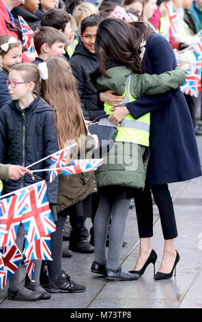 Birmingham, Großbritannien. 08 Mär, 2018. Prinz Harry und Frau Meghan Markle kommen am Millennium Point in Birminham, am 8. März 2018, zu einer Veranstaltung zum Internationalen Frauentag Credit: Albert Nieboer/Niederlande/Point de Vue, - KEINE LEITUNG SERVICE-Credit: Albert Nieboer/RoyalPress/dpa/Alamy Leben Nachrichten Feiern teilnehmen Stockfoto