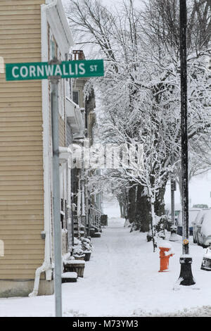 Halifax, Kanada. 8 Mär, 2018. Eine späte winter Sturm holt unordentlich Wetter nach Halifax, N.S., Jan. 08, 2018. Die KANADISCHE PRESSE BILDER/Lee Brown Credit: Lee Brown/Alamy leben Nachrichten Stockfoto