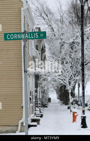 Halifax, Kanada. 8 Mär, 2018. Eine späte winter Sturm holt unordentlich Wetter nach Halifax, N.S., Jan. 08, 2018. Die KANADISCHE PRESSE BILDER/Lee Brown Credit: Lee Brown/Alamy leben Nachrichten Stockfoto