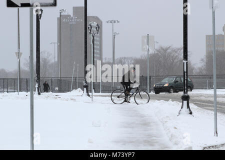 Halifax, Kanada. 8 Mär, 2018. Eine späte winter Sturm holt unordentlich Wetter nach Halifax, N.S., Jan. 08, 2018. Quelle: Lee Brown/Alamy leben Nachrichten Stockfoto