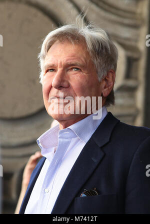 Los Angeles, Ca, USA. 8 Mär, 2018. Harrison Ford auf dem Hollywood Walk of Fame Zeremonie zu Ehren Mark Hamill in Los Angeles, Kalifornien am 8. März 2018. Credit: Faye Sadou/Medien Punch/Alamy leben Nachrichten Stockfoto