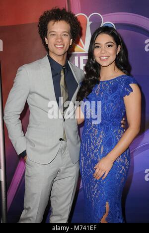 Damon J Gilespie, auli ich Cravalho in der Ankunftshalle für 2018 NBC NY Hochsaisons drücken Sie Quark, Four Seasons Hotel New York, New York, 8. März, 2018. Foto: Kristin Callahan/Everett Collection Stockfoto