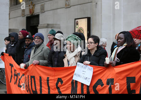 Yarlswood, Manchester. 8 Mär, 2018. Am Internationalen Frauentag während eine Mahnwache statt Unterstützung für Männer und Frauen in Yarlswood Immigration Detention Center, wo Frauen im Hungerstreik aus Protest gegen die Behandlung von Home Offices zu zeigen. St Peters Square, Manchester, 8. März 2018 (C) Barbara Cook/Alamy leben Nachrichten Stockfoto