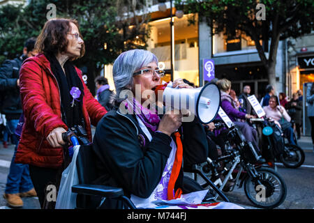 Valencai, Spanien. 8. März feministische Streik in Spanien Anspruch auf gleiche Bezahlung und gleiche Rechte für Frauen und Männer - Pro Feminismus Bewegung in Spanien für einen Generalstreik aufgerufen, keine Arbeit, kein Shop, keine Familie, für alle Arbeitnehmerinnen. "Wenn wir aufhören, die Welt nicht mehr" ist das Motto, Hommage an Island Frauen Streik 1975 erreicht 9 von 10 Frauen im Land zu stoppen. Credit: Santiago vidal Vallejo/Alamy leben Nachrichten Stockfoto