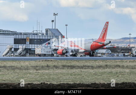 Easyjet, Ryanair, Pilatus PC -12/47. Stockfoto