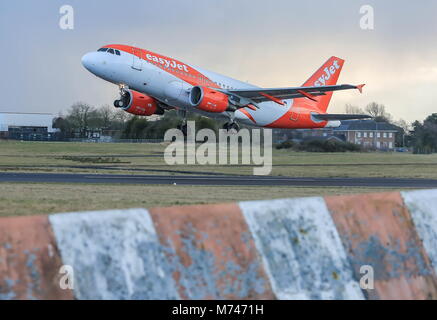 Easyjet, Ryanair, Pilatus PC -12/47. Stockfoto