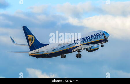 Easyjet, Ryanair, Pilatus PC -12/47. Stockfoto