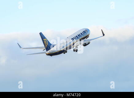 Easyjet, Ryanair, Pilatus PC -12/47. Stockfoto