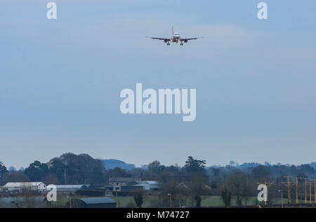 Easyjet, Ryanair, Pilatus PC -12/47. Stockfoto