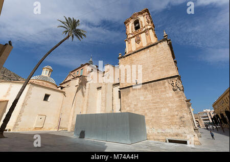 Orihuela, Spanien: 26. Februar 2018. Die Außenfassade des Santo Domingo Kloster von Orihuela, auch als Patriarch Loazes Schule bekannt. Provinz von A Stockfoto