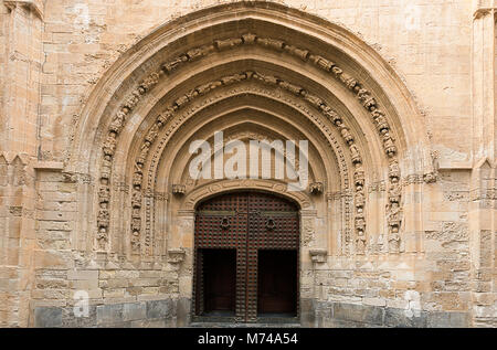 Tür der Kathedrale von Orihuela im provincica von Alicante, Spanien. Stockfoto