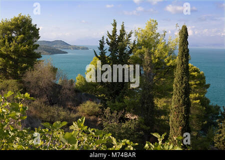 Blick auf die Venezianische Festung von vonitsa über den Ambracian Golf, Griechenland Stockfoto