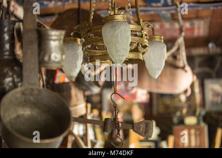 Vintage Beleuchtung Lampen im Shop ans andere stufs Stockfoto