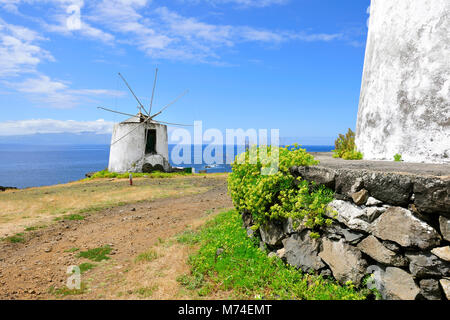 Windmühle in Vila Nova do Corvo. Azoren, Portugal Stockfoto