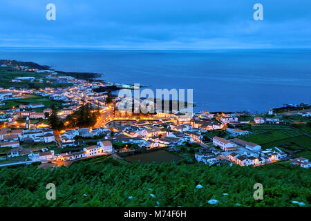 Santa Cruz da Graciosa bei Dämmerung, die Insel La Graciosa. Azoren. Portugal Stockfoto