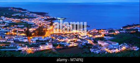 Santa Cruz da Graciosa bei Dämmerung, die Insel La Graciosa. Azoren. Portugal Stockfoto