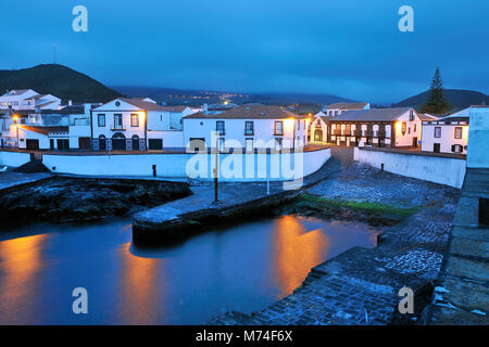 Das historische Zentrum von Santa Cruz da Graciosa bei Dämmerung, die Insel La Graciosa. Azoren. Portugal Stockfoto