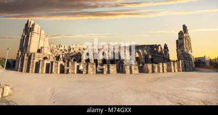 Panoramische Ansicht der alten römischen Amphitheater in El Djem. Mahdia Governorate, Tunesien, Nordafrika Stockfoto