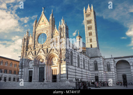 Blick auf den Dom von Siena, (Santa Maria Assunta). Siena, Toskana, Italien Stockfoto