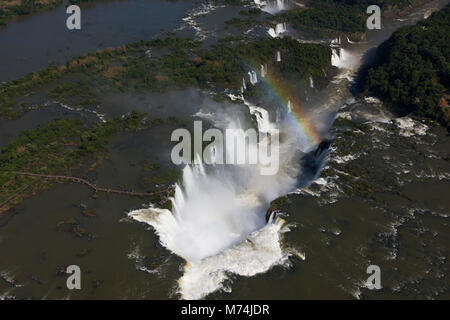 Antenne Pan Iguazu Wasserfälle, Fluss, Wasserfällen Rainbow an der Grenze Brasilien, Argentinien, Paraguay UNESCO Weltnaturerbe Naturwunder der Welt Stockfoto