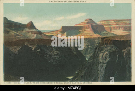 Dieses Bild zeigt die weite und zerklüftete Landschaft des Grand Canyon National Park, insbesondere das Gebiet in der Nähe des Hermit Trail. Die Szene zeigt die Schönheit und dramatische Landschaft des Grand Canyon, mit No man's Land in der Ferne. Stockfoto