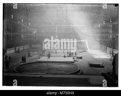 Innenraum der Madison Square Garden, New York City, Vorbereitung für Circus Woche LCCN 2014691051 Stockfoto