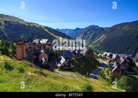 Baqueira Dorf im Vall d'Aran, Pyrenäen, Katalonien, Spanien Stockfoto