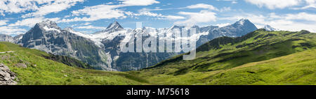 Eine der besten Aussicht auf die Berner Alpen ist von Grindelwald First Stockfoto