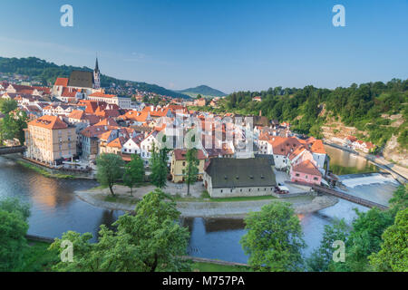 Morgen Blick über Cesky Krumlov untere Stadt, UNESCO Weltkulturerbe in Böhmen, im Süden der tschechischen Republik, Stockfoto