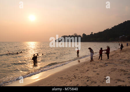 Kep Strand, Kambodscha bei Sonnenuntergang, Kep, Kampot Province, Kambodscha, Asien Stockfoto