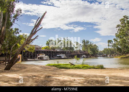 Raddampfer Adelaide und Pevensey vertäut am Murray River, Echuca, Victoria, Australien Stockfoto