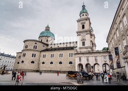 Salzburg, Österreich - 6 August 2017: malerischen Blick auf Dom und Residenz Salzburg Stockfoto