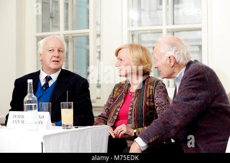 Nicholas Shakespeare, Peter Schnee & Ann MacMillan die Oldie literarische Mittagessen 06.03.18. Stockfoto