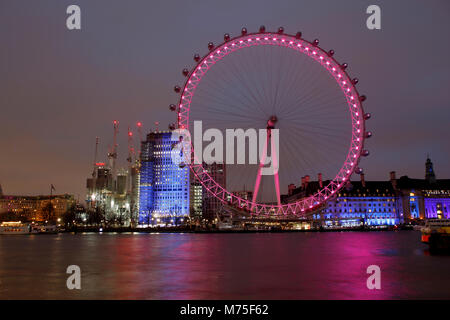 Das London Eye, der South Bank der Themse in der Nähe von Westminster Stockfoto