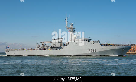 Die britische Royal Navy Batch 2 (Fluss Klasse) Offshore Patrol Vessel, HMS Her (P222) Portsmouth Naval Base, Großbritannien am 26. Februar 2018 ankommen. Stockfoto