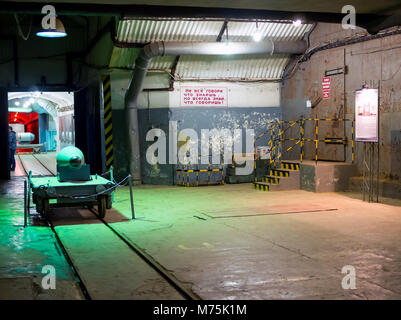 Balaklawa, Russland - 14. November 2015: Technische Plattform Innenbereich Werk 820 RTB U-Naval Museum komplexe "balaklawa', Krim Stockfoto
