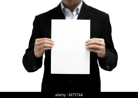 Geschäftsmann in dunklen grauen Anzug, weißes Papier für Information, Kommunikation oder Geschäft Anzeige Stockfoto