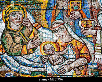 Mosaik Fragment auf die Kirche Gebäude, Svaliava, Ukraine Stockfoto