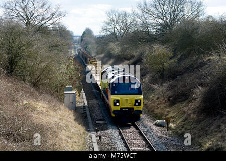 Ein Colas Class 70 Diesel Lokomotive zieht ein Engineering Zug am Alten Milverton, Warwickshire, England, Großbritannien Stockfoto