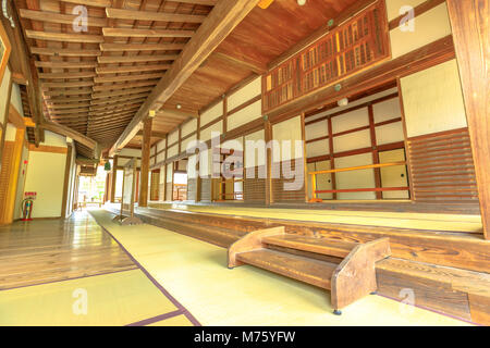 Kyoto, Japan - 27. April 2017: Tenryu-ji-Tempel Komplex. Weitwinkelaufnahme in Halle Ko-Hojo oder Shoin. Tenryu-ji-Tempel Zen ist der wichtigste Tempel in Arashiyama. Die zum UNESCO-Weltkulturerbe zählt. Stockfoto