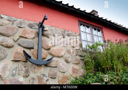 Anker an einer Wand in Rönne, der Hauptstadt der Insel Bornholm, Dänemark, Europa. Stockfoto