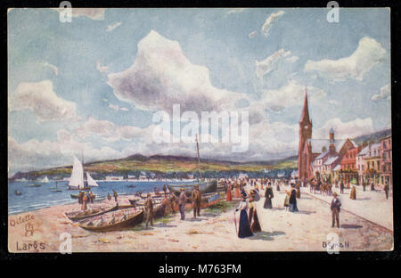 Das Foto zeigt einen malerischen Blick auf Largs, eine Stadt am Firth of Clyde in Schottland. Largs ist bekannt für seine Küstenlandschaft und sein maritimes Erbe und ein beliebtes Touristenziel. Stockfoto