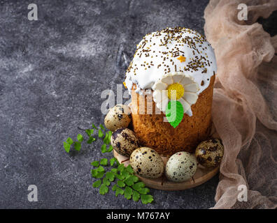Schöne traditionelle Ostern Kuchen mit nachfüllen Stockfoto
