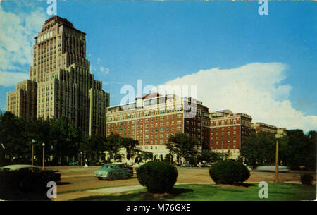 Der Eingang zum Park Plaza, Teil der Chase Hotels, befindet sich am Lindell Boulevard in der Nähe des Forest Park und veranschaulicht die großartige Architektur und Lage dieses historischen Hotelkomplexes. Stockfoto