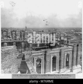 Ein Panoramablick auf Sacramento City vom neuen Kapitol aus, mit Blick nach Nordosten. Das Foto zeigt das städtische Layout und die umliegende Landschaft. Stockfoto