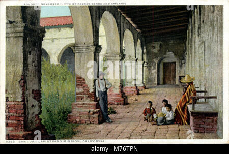 Das Bild zeigt die Mission San Juan Capistrano in Kalifornien, ein historisches Wahrzeichen, das 1776 gegründet wurde. Die Mission ist bekannt für ihre Architektur, kulturelle Bedeutung und Rolle in der frühen Geschichte Kaliforniens. Stockfoto