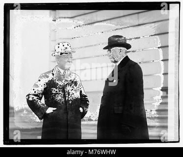 Dieses Foto zeigt Senator William P. Dillingham mit Carroll Page, die 1920 im Haus des Senators aufgenommen wurde und einen historischen Moment der politischen Assoziation widerspiegelt. Stockfoto