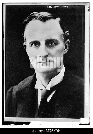 Ein formelles Porträt von Sir Edward Grey, einem prominenten britischen Politiker, der für seine diplomatische Rolle während des Ersten Weltkriegs und seine Amtszeit als Außenminister bekannt ist. Stockfoto